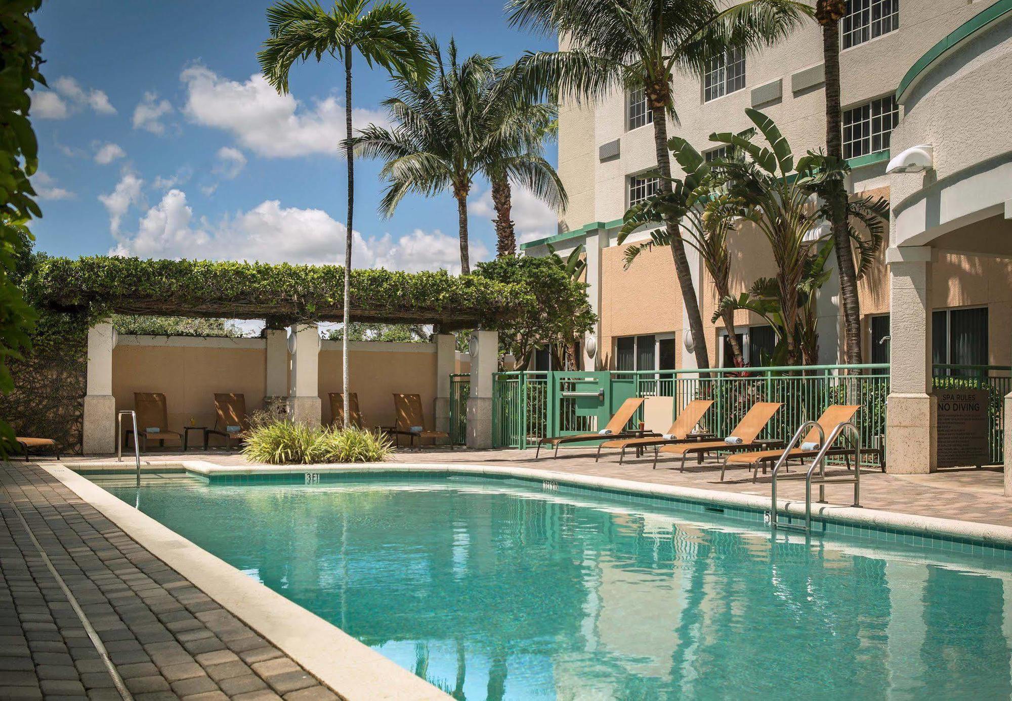 Courtyard By Marriott Fort Lauderdale Airport & Cruise Port Dania Beach Exteriér fotografie
